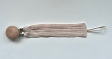 Charger l&#39;image dans la galerie, Attache tétine en gaze de coton personnalisable
