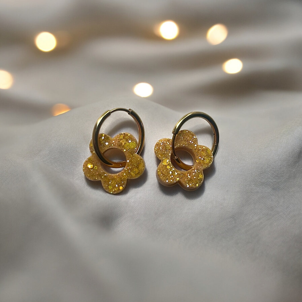 Boucles d’oreilles Marguerite dorées à paillettes